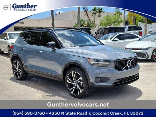 Gray Metallic 2021 Volvo XC40 T5 R-Design
