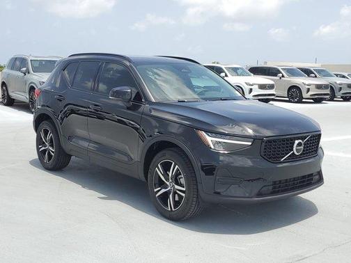 2026 Volvo XC40 PLUS
