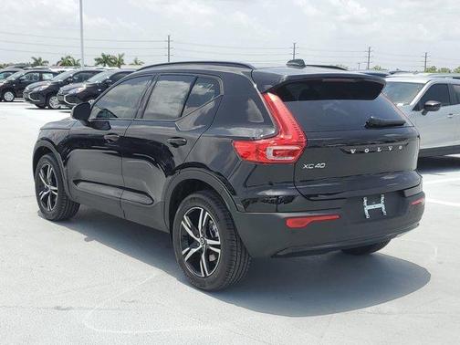 2026 Volvo XC40 PLUS
