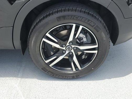 2026 Volvo XC40 PLUS