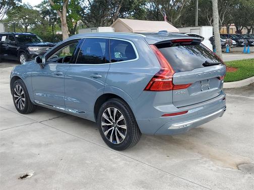 2023 Volvo XC60 B5 Plus Bright Theme