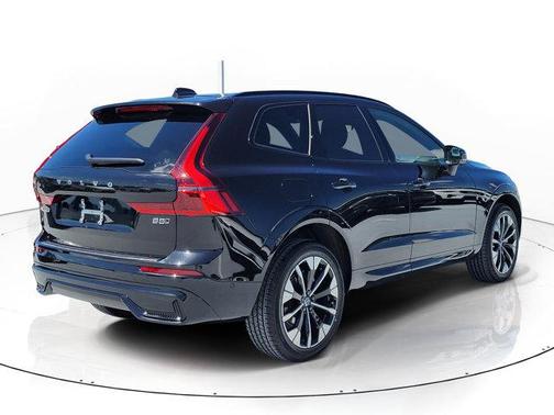 Onyx Black Metallic 2026 Volvo XC60 B5 Plus