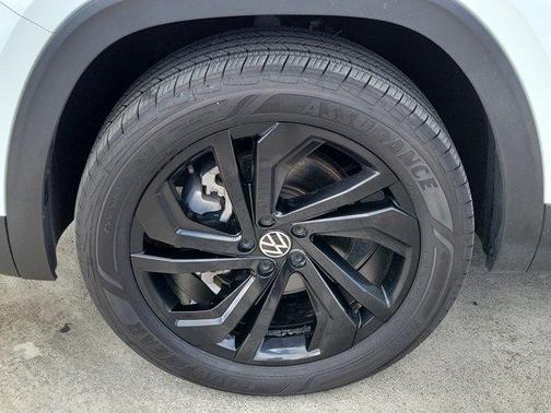 2023 Volkswagen Atlas 3.6L SE w/Technology