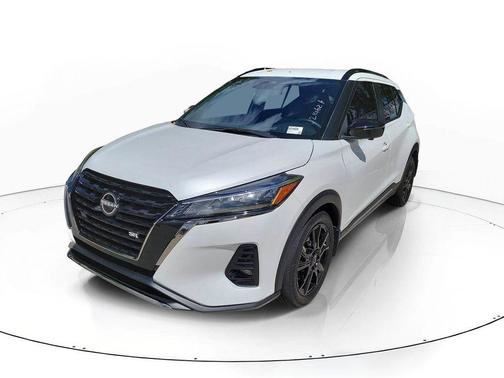 Aspen White 2024 Nissan Kicks SR