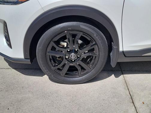 Aspen White 2024 Nissan Kicks SR