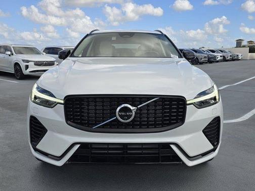 2025 Volvo XC60 Plug-In Hybrid T8 Plus