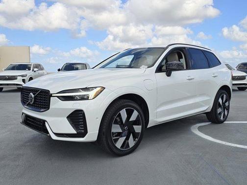 2025 Volvo XC60 Plug-In Hybrid T8 Plus