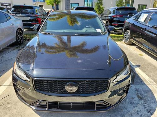 2023 Volvo S60 B5 Plus Black Edition