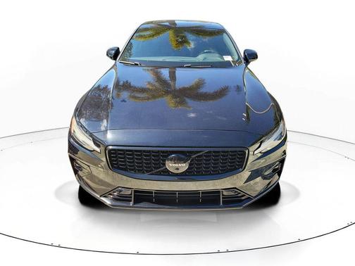 Onyx Black Metallic 2023 Volvo S60 B5 Plus Black Edition