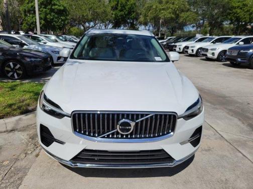 2023 Volvo XC60 Recharge Plug-In Hybrid T8 Ultimate Bright Theme