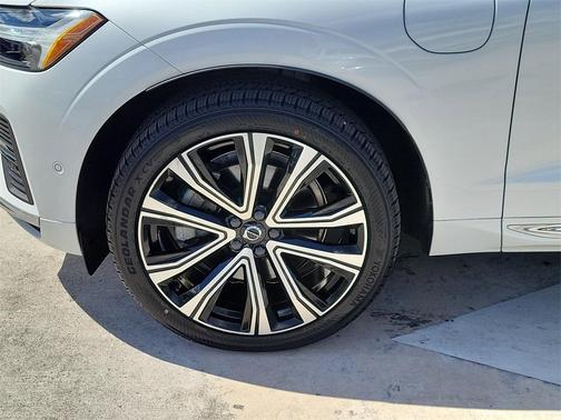 2023 Volvo XC60 Recharge Plug-In Hybrid T8 Ultimate Bright Theme