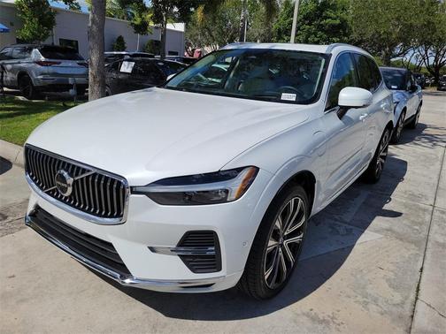 2023 Volvo XC60 Recharge Plug-In Hybrid T8 Ultimate Bright Theme