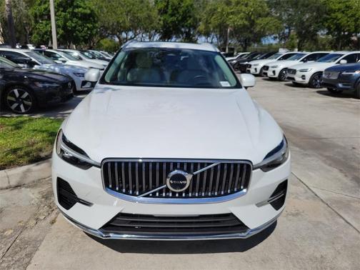 2023 Volvo XC60 Recharge Plug-In Hybrid T8 Ultimate Bright Theme