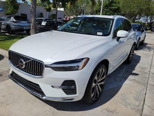 2023 Volvo XC60 Recharge Plug-In Hybrid T8 Ultimate Bright Theme