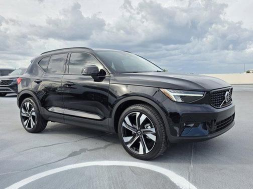 2026 Volvo XC40 B5 Plus