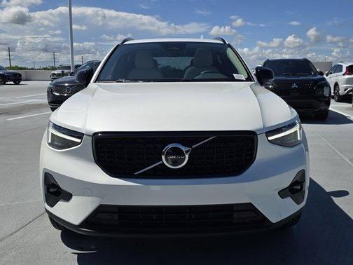 2026 Volvo XC40 PLUS