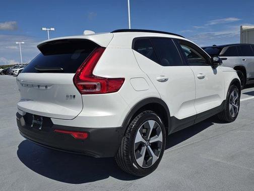 2026 Volvo XC40 PLUS