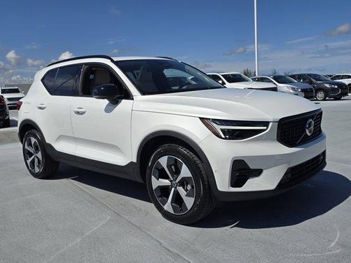 2026 Volvo XC40 PLUS
