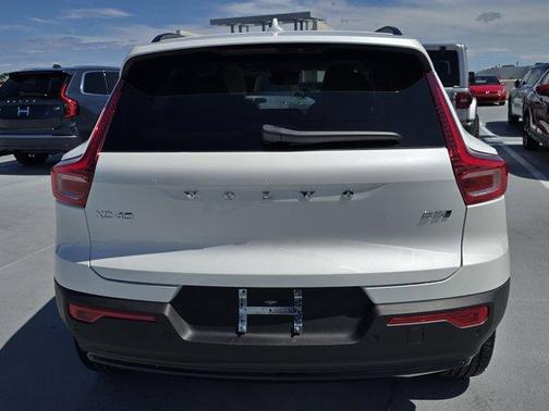 2026 Volvo XC40 PLUS