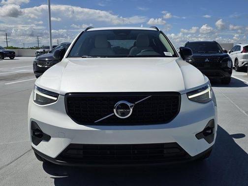 2026 Volvo XC40 PLUS