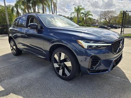 2024 Volvo XC60 Recharge Plug-In Hybrid T8 Plus Dark Theme