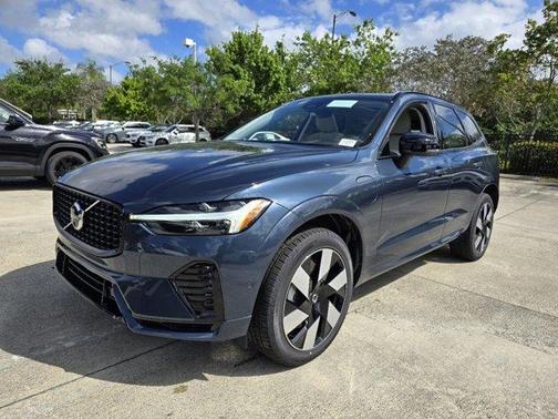 2024 Volvo XC60 Recharge Plug-In Hybrid T8 Plus Dark Theme