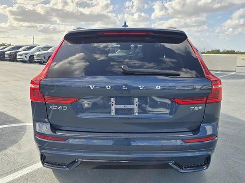 2025 Volvo XC60 Plug-In Hybrid T8 Plus