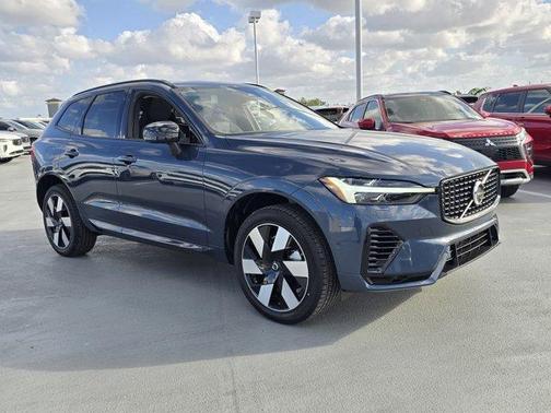 2025 Volvo XC60 Plug-In Hybrid T8 Plus