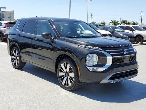 2025 Mitsubishi Outlander SE