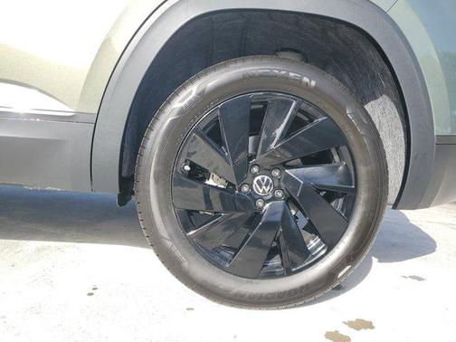 2026 Volkswagen Atlas Cross Sport 2.0T SE