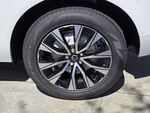 2025 Volvo XC60 B5 Core