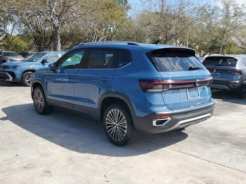 2025 Volkswagen Taos 1.5T SE