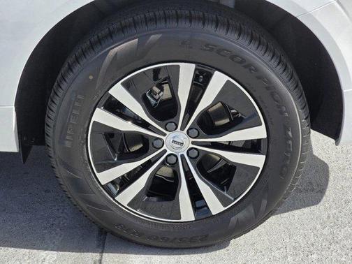 2025 Volvo XC60 B5 Core