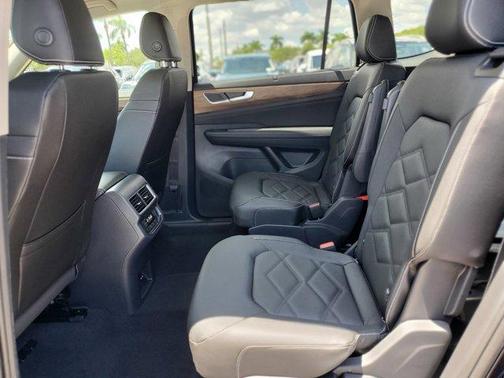 Opal White Pearl 2026 Volkswagen Atlas 2.0T SE W/TECHNOLOGY