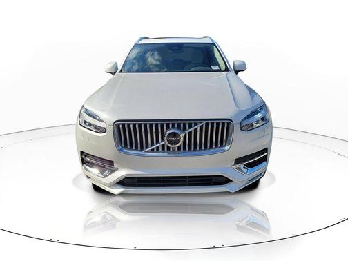 Crystal White 2025 Volvo XC90 B6 Plus 7-Seater