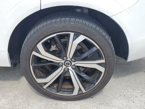 2022 Volvo XC60 B6 R-Design