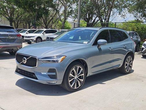 2022 Volvo XC60 B5 Momentum
