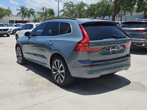 2022 Volvo XC60 B5 Momentum