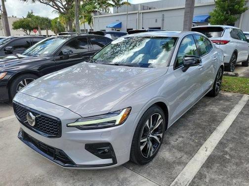 2023 Volvo S60 B5 Core Dark Theme