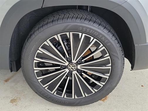 2025 Volkswagen Taos 1.5T SE