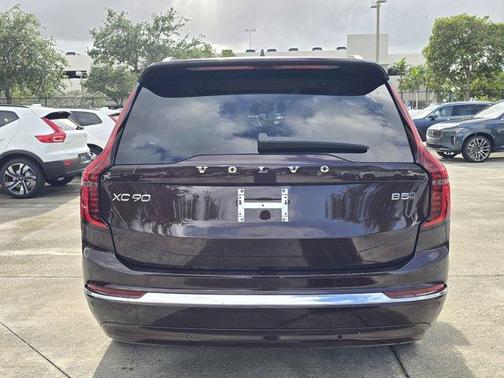 2025 Volvo XC90 B5 Core