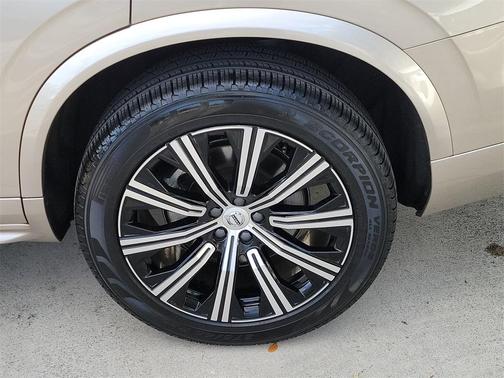 2024 Volvo XC90 B5 Core Bright Theme