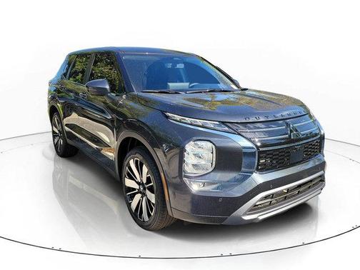 Graphite Gray 2026 Mitsubishi Outlander SE
