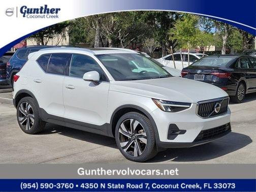 2023 Volvo XC40 B5 Plus Bright Theme