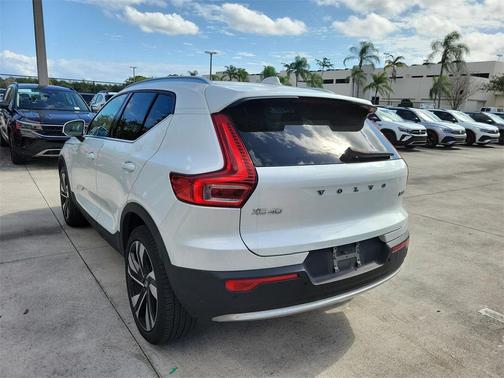 2023 Volvo XC40 B5 Plus Bright Theme