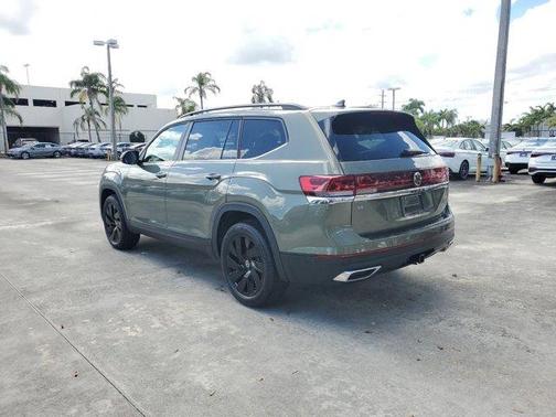 2025 Volkswagen Atlas 2.0T SE w/Technology