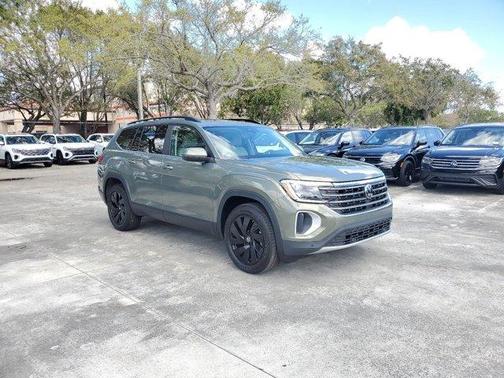 2025 Volkswagen Atlas 2.0T SE w/Technology
