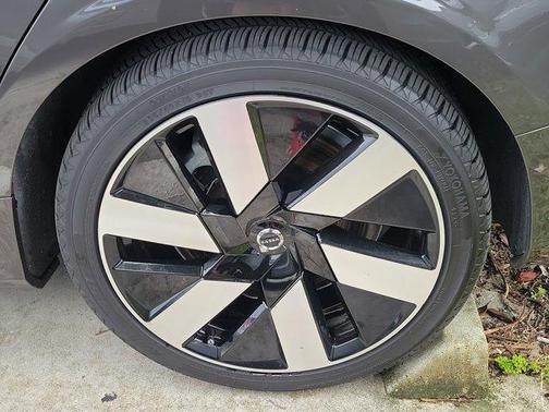 2024 Volvo S60 Recharge Plug-In Hybrid T8 Plus Dark Theme