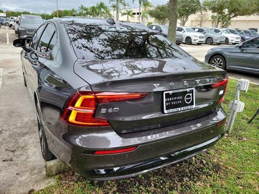 2024 Volvo S60 Recharge Plug-In Hybrid T8 Plus Dark Theme
