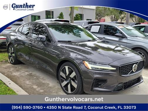 2024 Volvo S60 Recharge Plug-In Hybrid T8 Plus Dark Theme